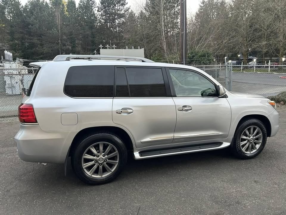 2010 Lexus LX 570 Sport Utility in Kirkland, WA (photo 5) — photo 5