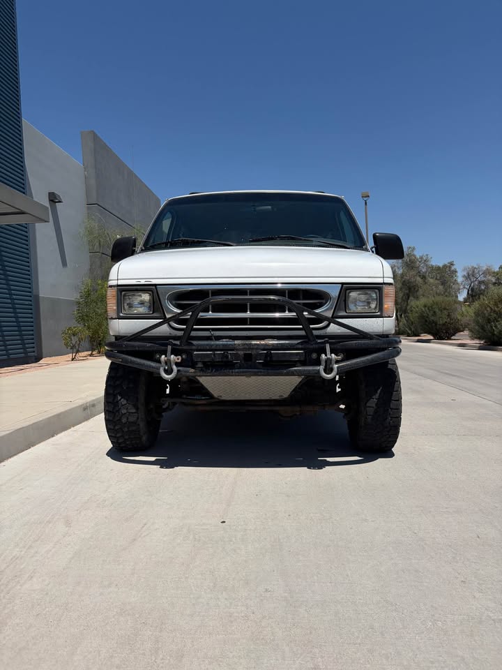 2004 Ford E350 Super Duty Passenger · XLT Extended Wagon 3D in Mesa, AZ (photo 3) — photo 3