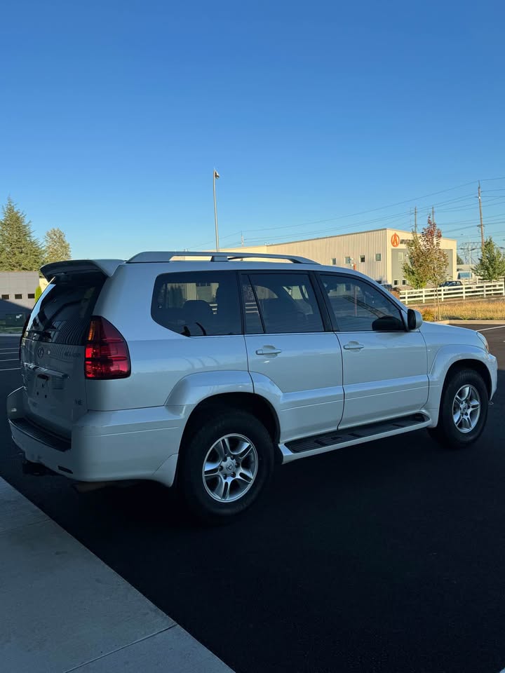 2004 Lexus GX · GX 470 Sport Utility 4D (photo 6) — photo 6