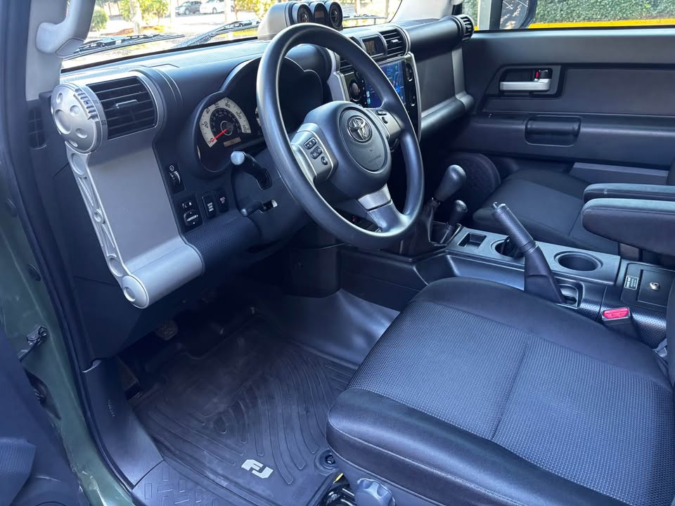 2014 Toyota FJ Cruiser · Sport Utility 2D in Everett, WA (photo 12) — photo 12