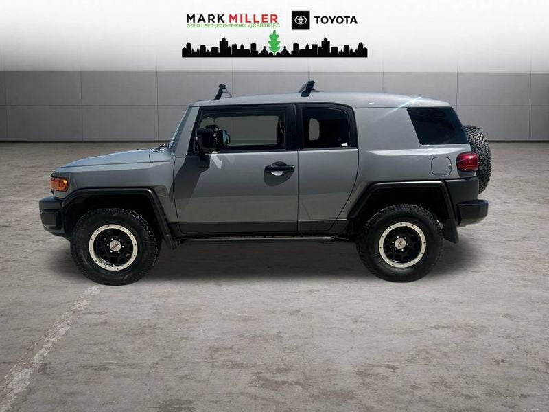 2013 Toyota FJ Cruiser 4WD (photo 2) — photo 2