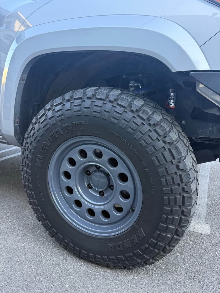 Toyota Tacoma TRD Off-road 2019 - 4x4 in Manhattan Beach, CA (photo 6) — photo 6