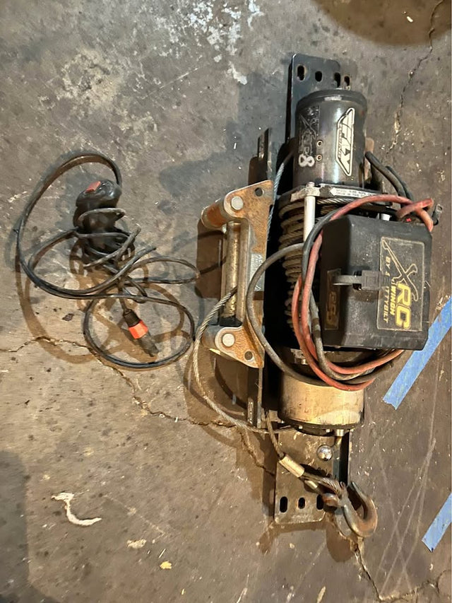 Xrc 8000lb winch in Vancouver, WA (photo 1)