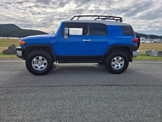 2007 Toyota FJ Cruiser — photo 2