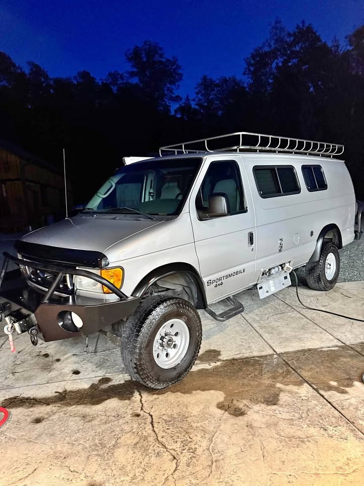 2003 Ford Sportsmobile van E350 in Merlin, OR (photo 1) — photo 1