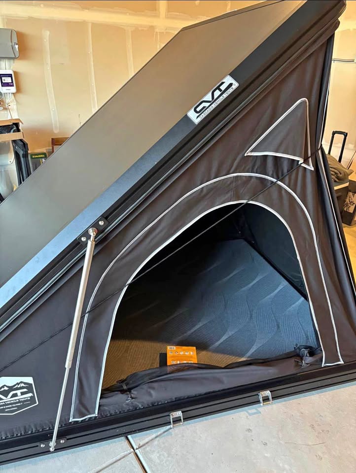 Cvt Mt. Hood roof top tent in Everett, WA (photo 1) — photo 1