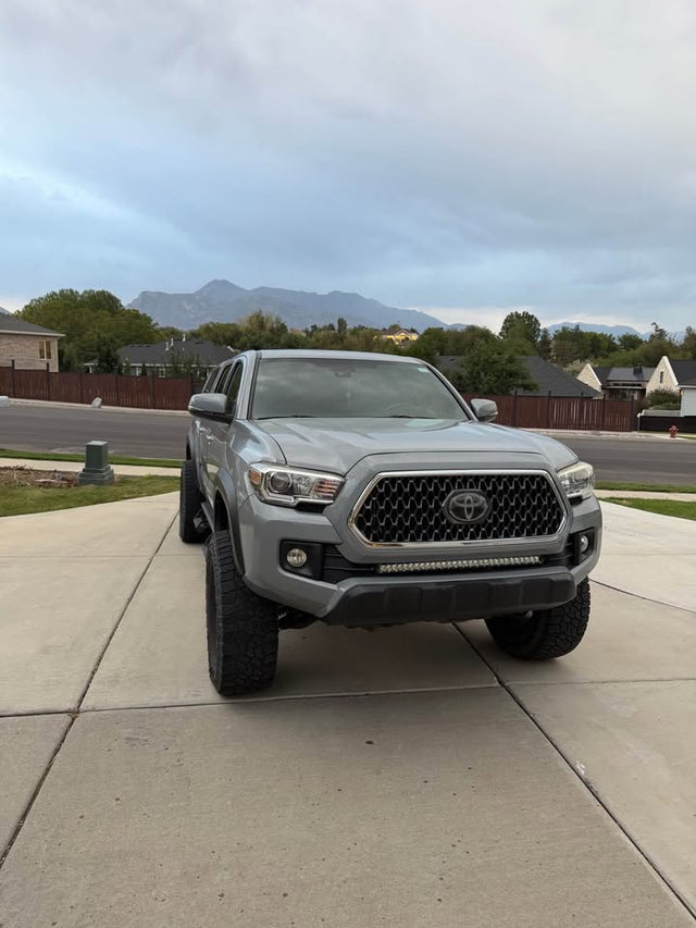 2018 Toyota Tacoma Double Cab · TRD off road — photo 2