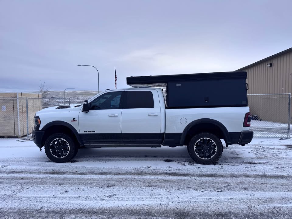 Lone Peak V1 Truck Camper for RAM 2500 Crew Cab Standard Bed in Mather, CA (photo 6) — photo 6