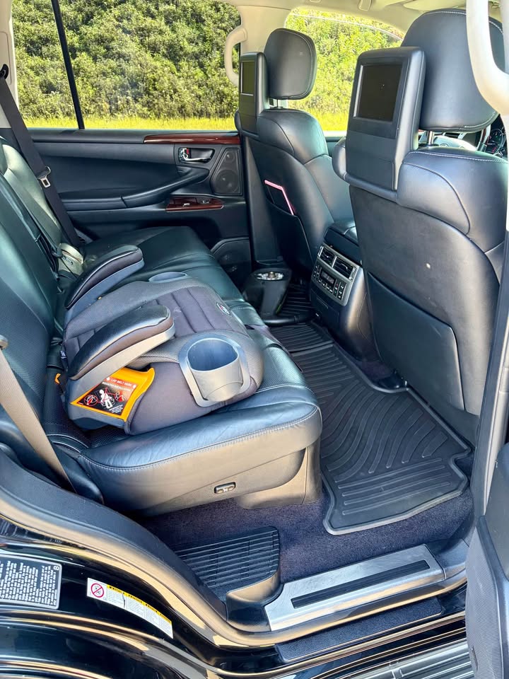 Lexus LX 570 clean , private owner in Wheaton, IL (photo 7) — photo 7