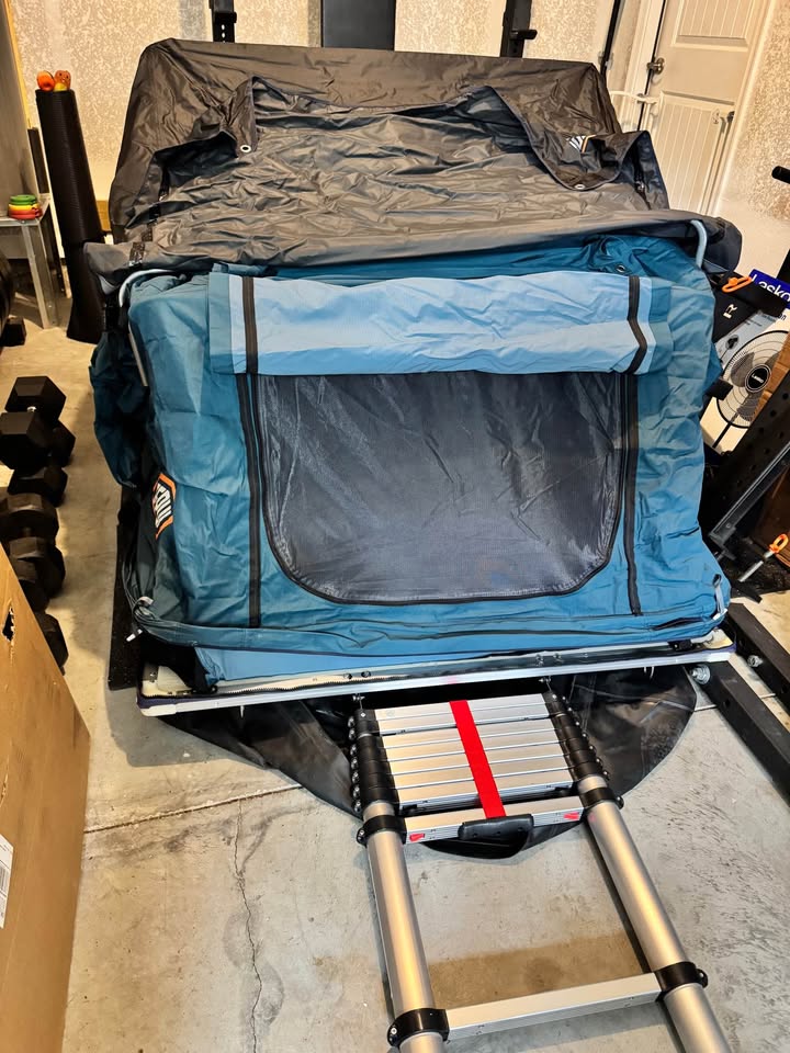 Roof Top Tent (photo 1) — photo 1