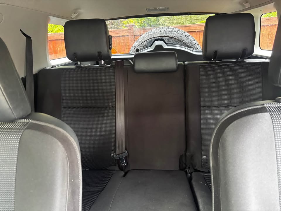 2014 Toyota FJ Cruiser · Sport Utility 2D (photo 8) — photo 8
