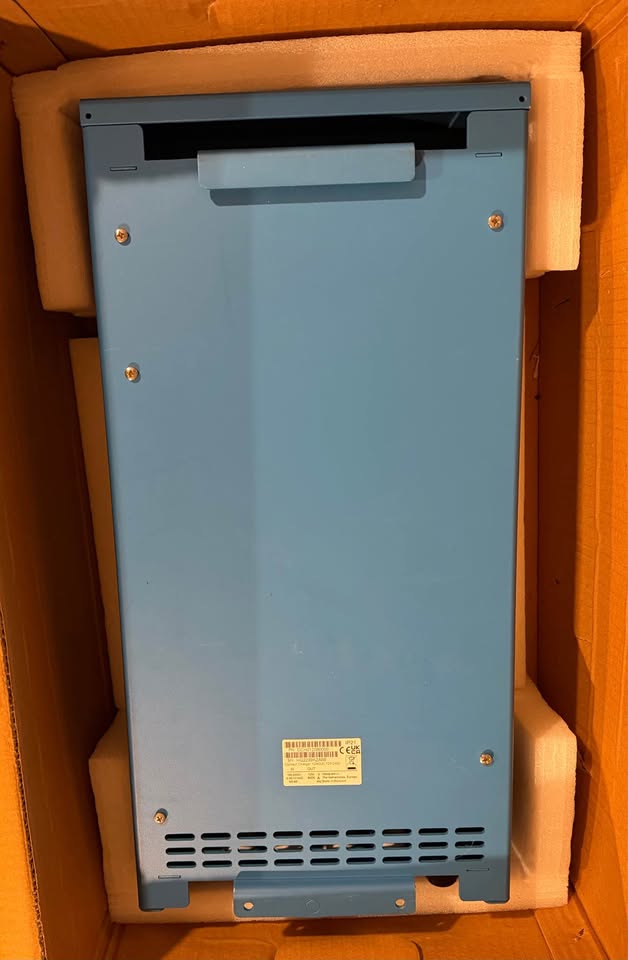 Victron Energy Centaur Battery Charger 12/80 — photo 2