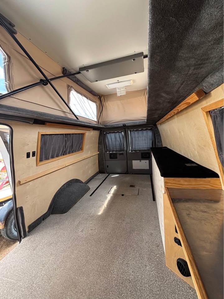 2001 Ford E350 in Pinedale, WY (photo 6) — photo 6