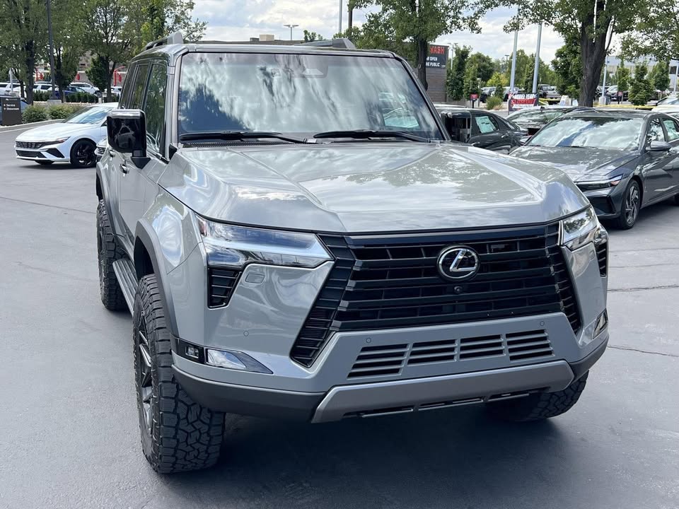 2024 Lexus GX GX 550 Overtrail+ 11390 Miles in Saratoga Springs, UT (photo 4) — photo 4
