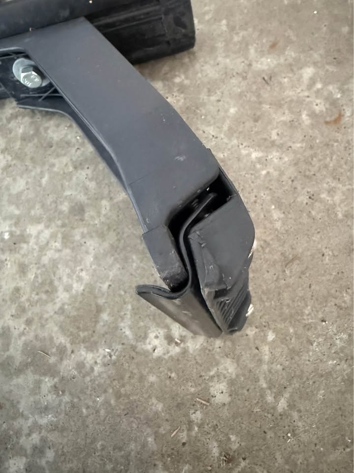 Rhino rack roof rack cross bars in North Bend, WA (photo 2) — photo 2
