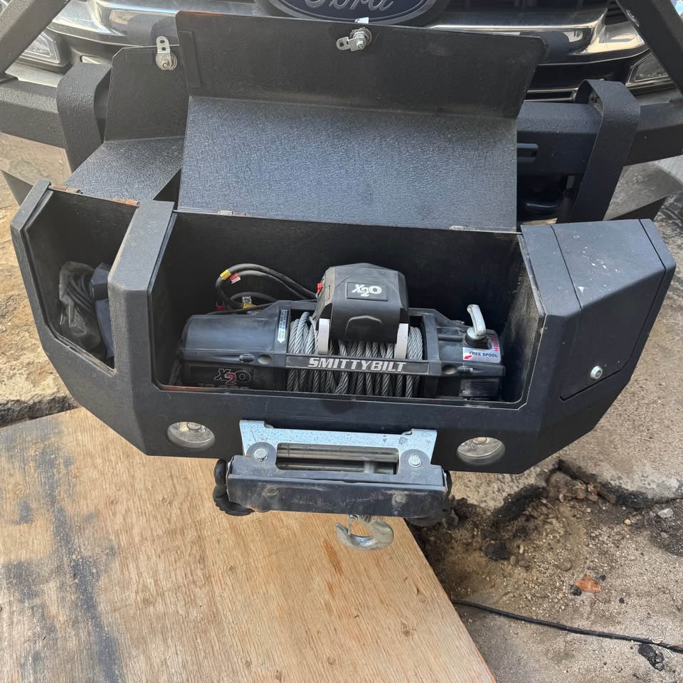 Smittybilt XRC Black Box – Winch Cradle/ Storage Box – 2″ Receiver – Fits 8k To winch not included) in La Crescenta, CA (photo 2) — photo 2