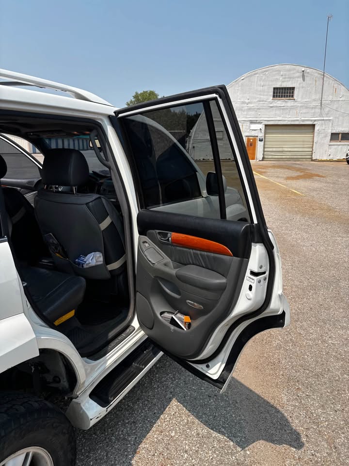 2004 Lexus GX · GX 470 Sport Utility 4D (photo 7) — photo 7
