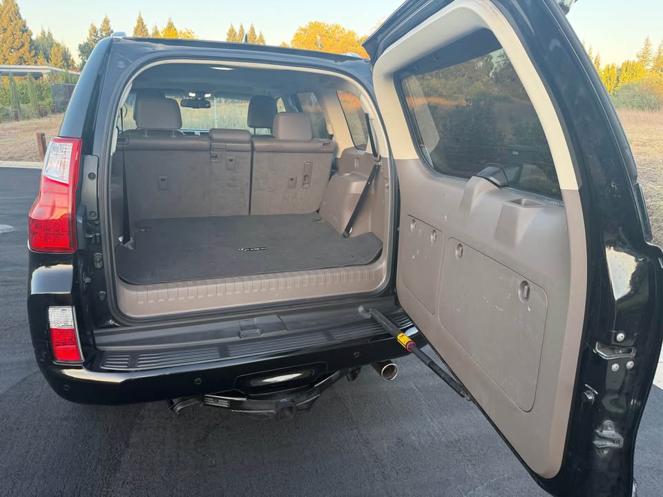 2011 Lexus GX · GX 460 Luxury Sport Utility 4D in Granite Bay, CA (photo 6) — photo 6