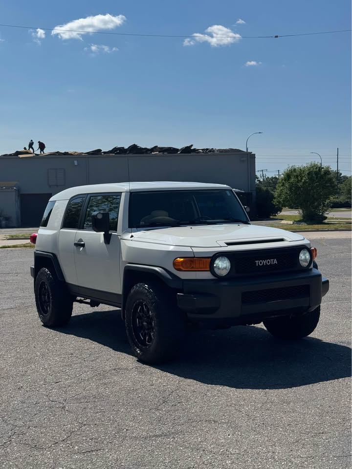 2010 Toyota FJ Cruiser (photo 3) — photo 3