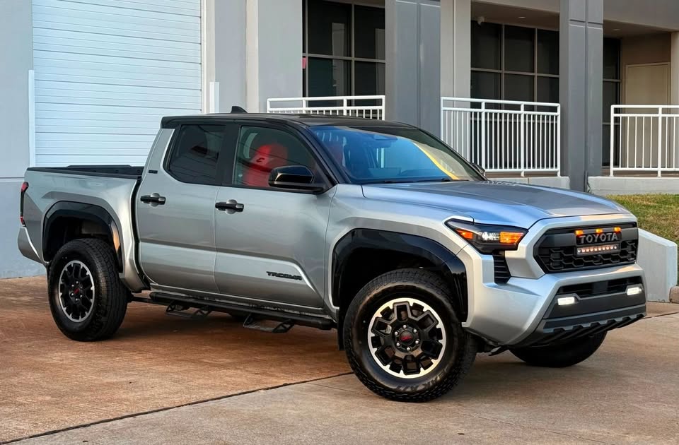 2024 Toyota Tacoma Double Cab · SR5 Pickup 4D 5 ft in Houston, TX (photo 4) — photo 4