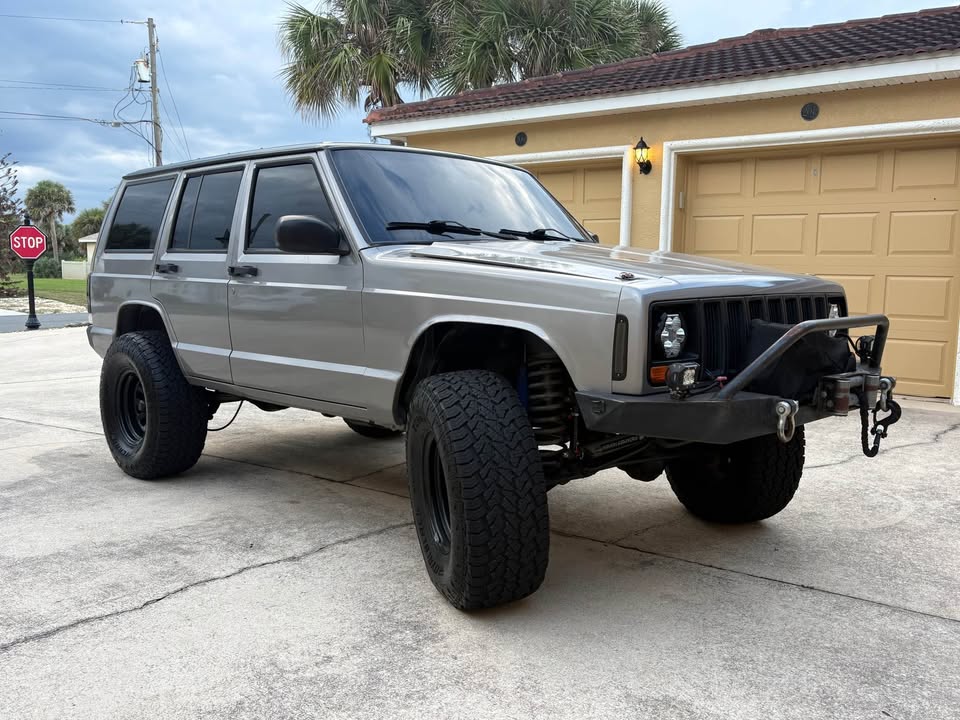 2001 Jeep Cherokee · Classic Sport Utility 4D in Palm Coast, FL (photo 2) — photo 2