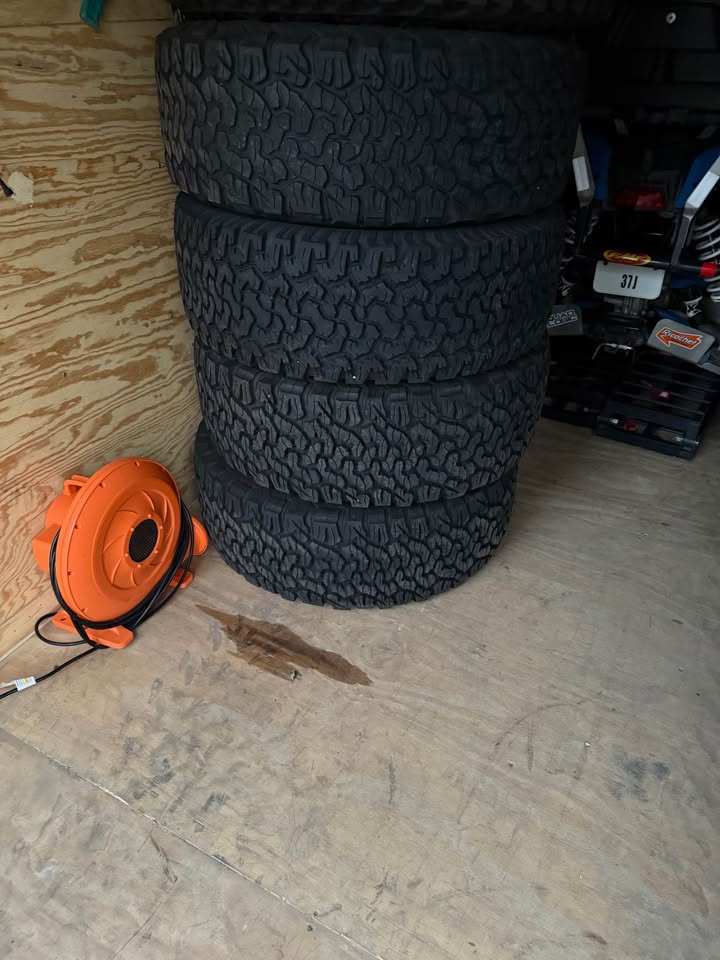 Set of 4 BFGoodrich KO2 All Terrain Tires 315/70R17 in Chicago Heights, IL (photo 4)