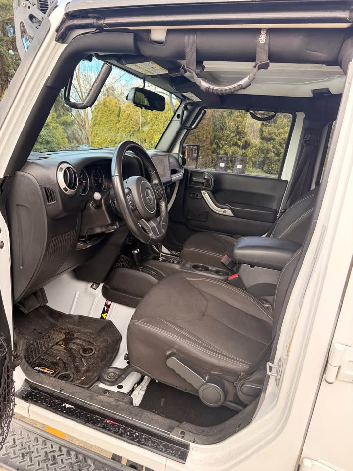 2017 Jeep Wrangler Unlimited · Sahara (JK) Sport Utility 4D in Seattle, WA (photo 6) — photo 6