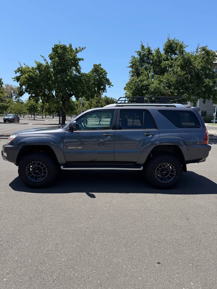2003 Toyota 4Runner · Limited Sport Utility 4D (photo 2) — photo 2