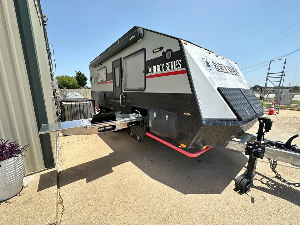 2022 BLACK SERIES CA TRAVEL TRAILER HQ19 OFF-ROAD / GRID MODEL in Arlington, TX (photo 1)
