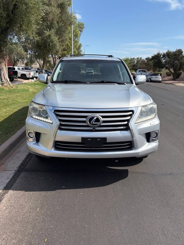 2014 Lexus LX 570 — photo 2