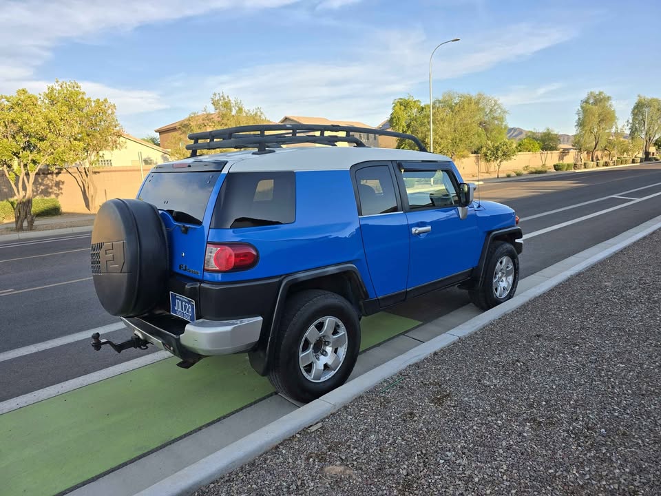 2007 Toyota FJ Cruiser · Sport Utility 2D in Laveen, AZ (photo 3) — photo 3