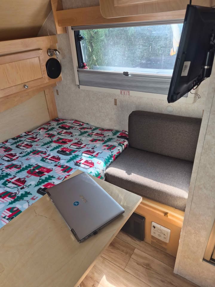 Nucamp TAB 320 CSS in Portland, OR (photo 8) — photo 8