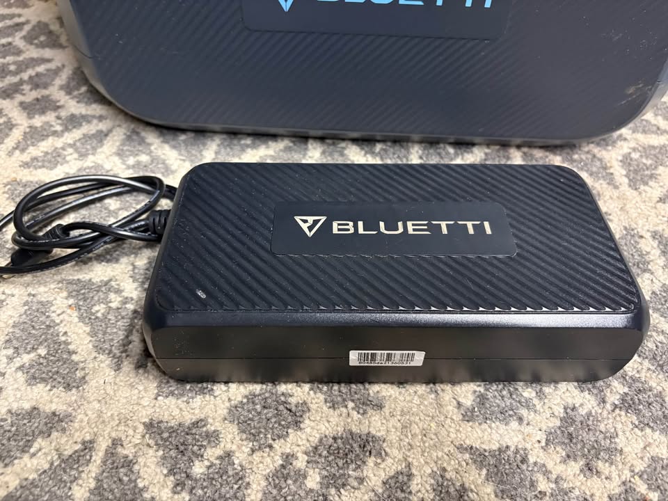 BLUETTI AC200MAX Portable Power Station in Lynnwood, WA (photo 7) — photo 7