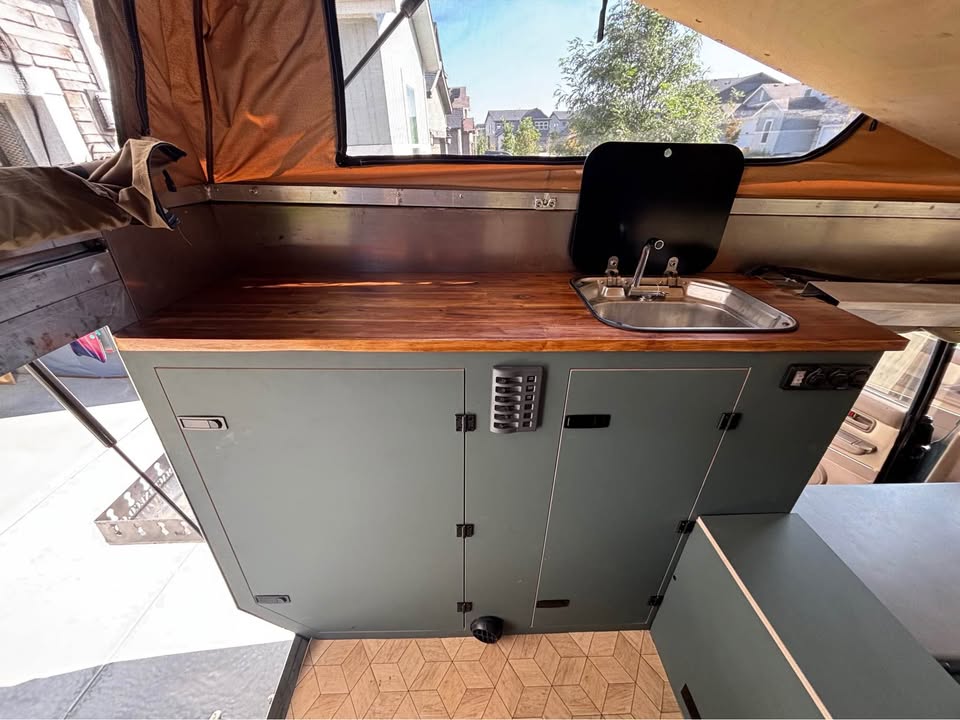 97 LS Swapped Land Cruiser Camper (photo 4) — photo 4