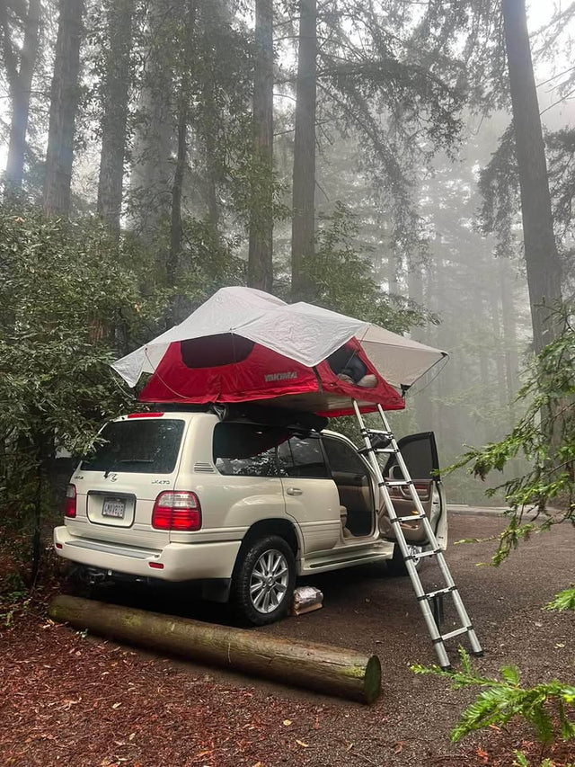 Yakima Skyrise roof top tent — photo 2