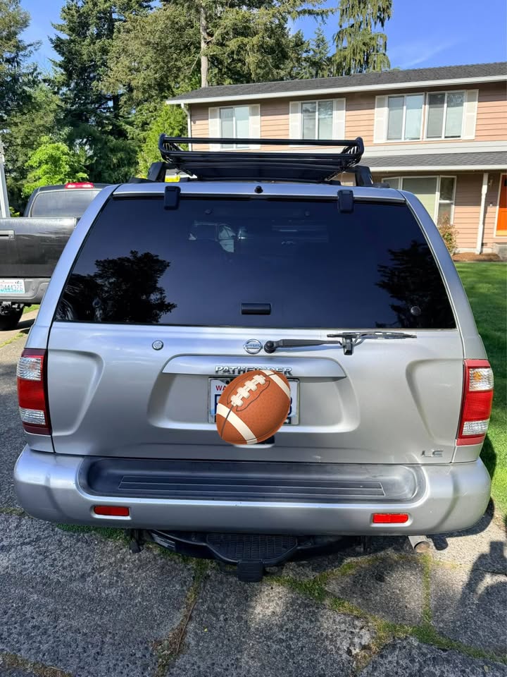 2004 Nissan Pathfinder · LE Platinum Edition Sport Utility 4D in Seattle, WA (photo 6) — photo 6