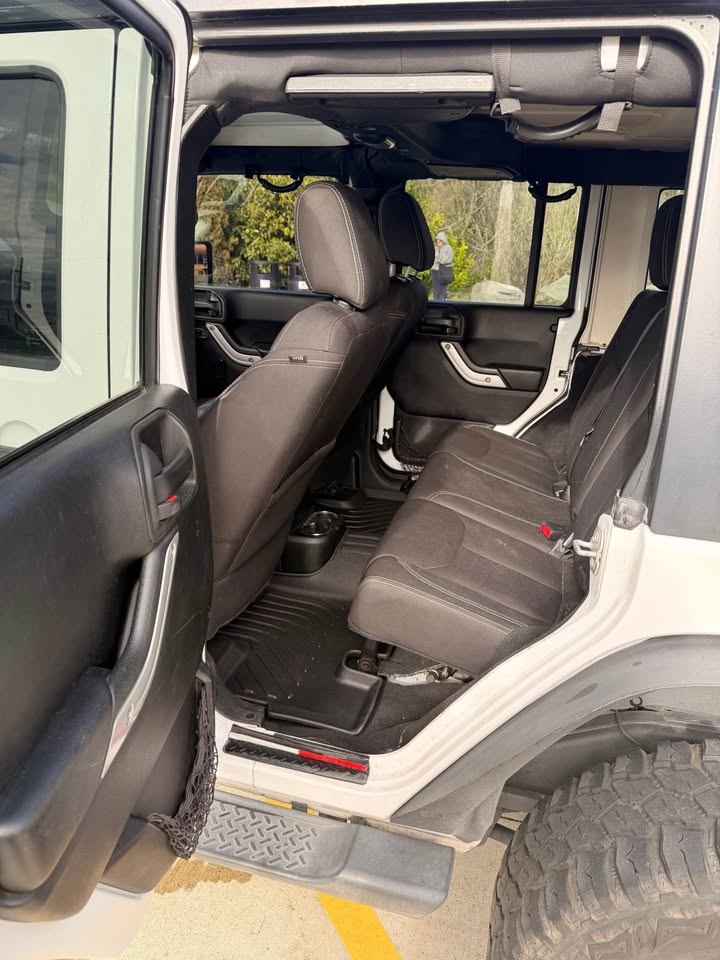 2017 Jeep Wrangler Unlimited · Sahara (JK) Sport Utility 4D in Seattle, WA (photo 10) — photo 10