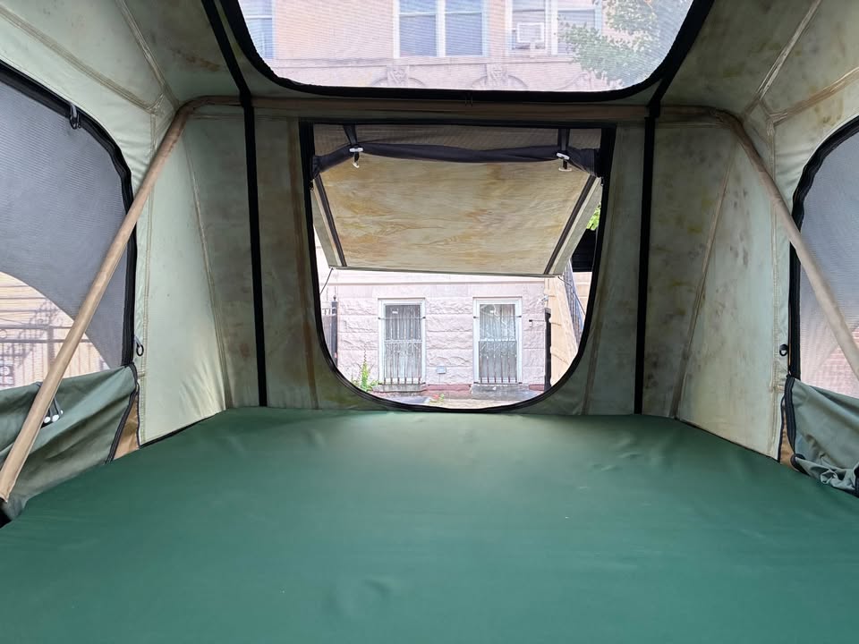 Thule Tepui Kukeman III Rooftop Tent in Brooklyn, NY (photo 3) — photo 3