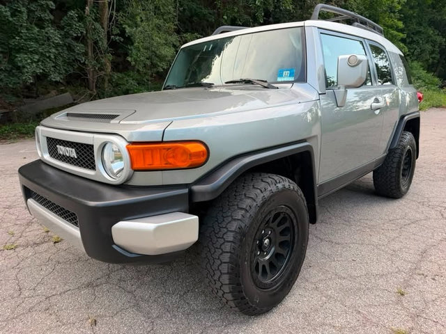 2010 Toyota FJ Cruiser — photo 3
