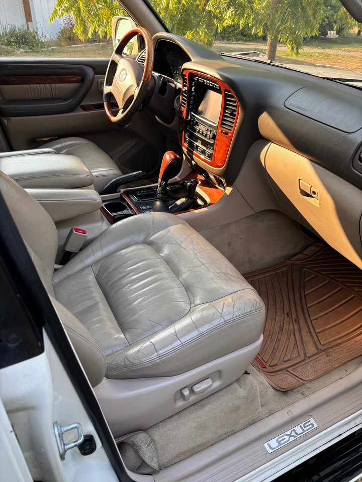 2002 Lexus LX470 (photo 8) — photo 8