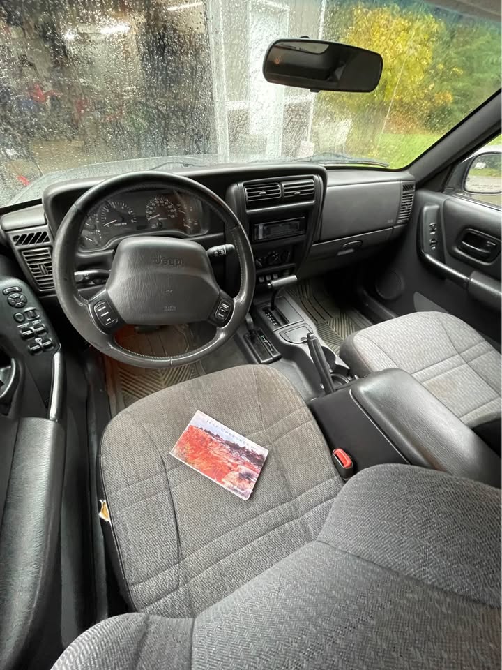 2001 Jeep Cherokee · Sport 4D in Snoqualmie, WA (photo 8)