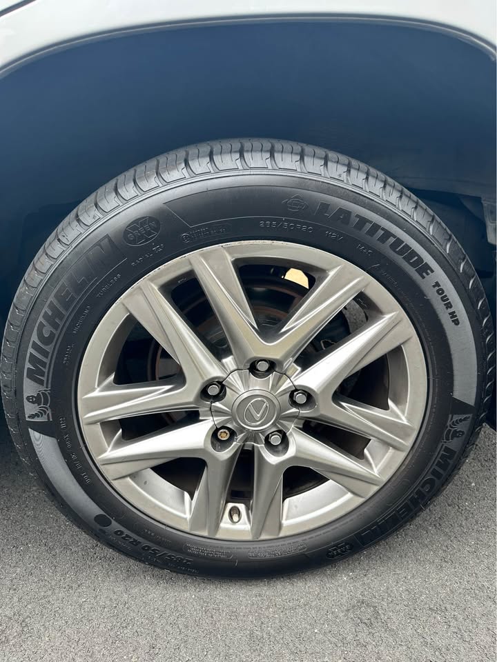 2013 Lexus LX · LX 570 Sport Utility 4D (photo 8) — photo 8