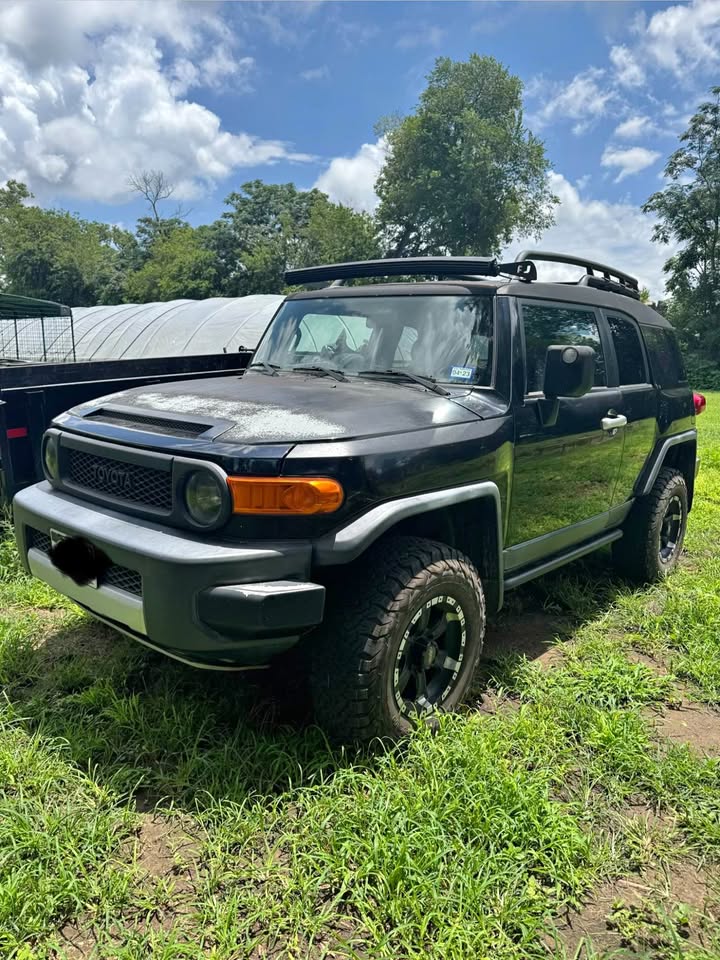 2007 Toyota FJ Cruiser · Sport Utility 2D in Austin, TX (photo 1)