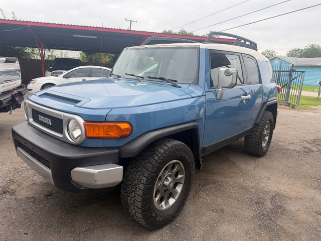 2013 Toyota FJ Cruiser — photo 2