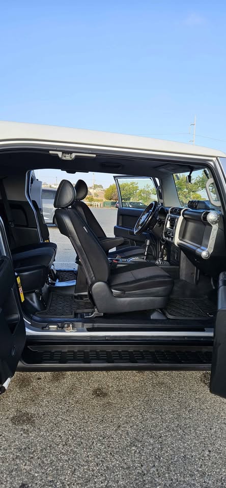 2010 Toyota FJ Cruiser · Sport Utility 2D in South El Monte, CA (photo 7) — photo 7