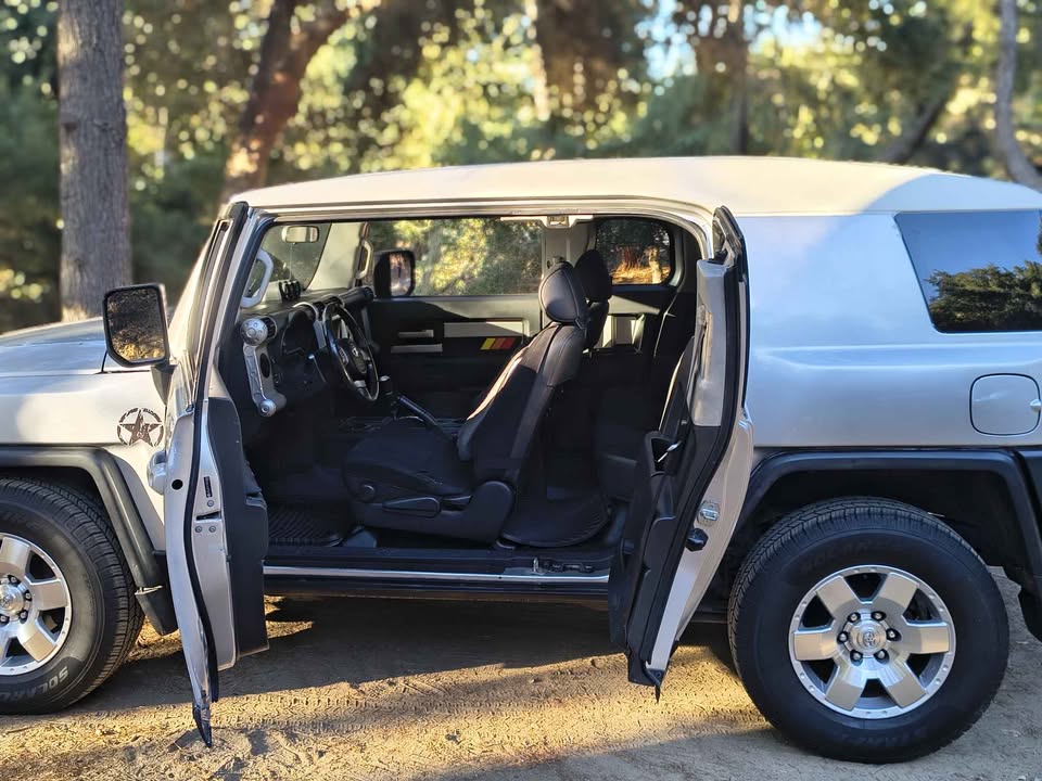 2007 Toyota FJ Cruiser · Sport Utility 2D in Los Angeles, CA (photo 4) — photo 4