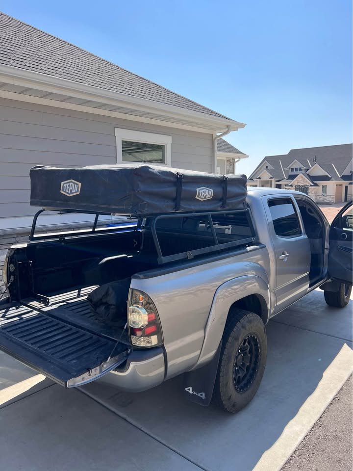 Ruggedized Tepui Rooftop Tent with Annex, anti condensation mat, sheets, and mat (photo 4) — photo 4