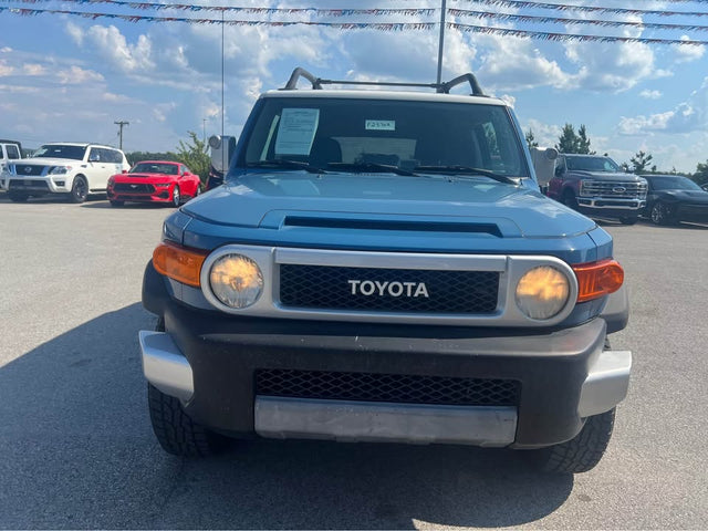 2011 Toyota FJ Cruiser — photo 2