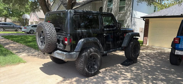 2023 Jeep Wrangler — photo 3