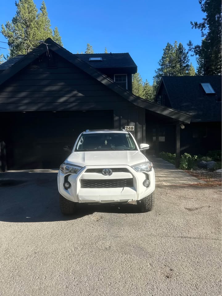 2017 Toyota 4Runner · SR5 Sport Utility 4D in Olympic Valley, CA (photo 4) — photo 4